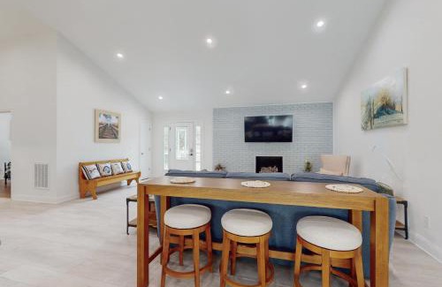 Yaupon Beach Casa | Between the Beach and Breeze