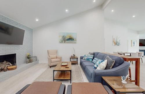 Yaupon Beach Casa | Between the Beach and Breeze