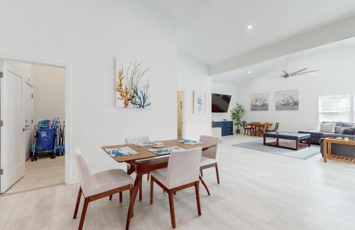 Yaupon Beach Casa | Between the Beach and Breeze