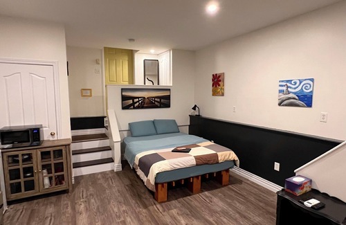 North End Casa | Between two bridges: a private studio suite