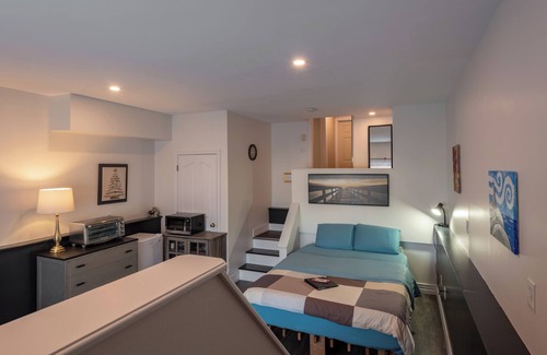 North End Casa | Between two bridges: a private studio suite