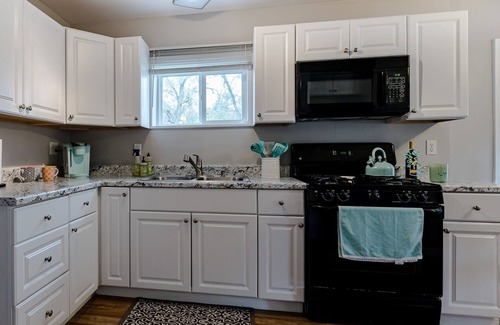 Norton Shores Casa | Betz Bungalow - Norton Shores