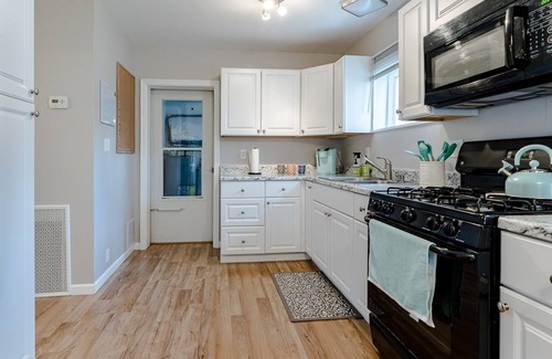 Norton Shores Casa | Betz Bungalow - Norton Shores