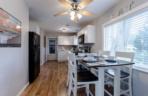 Norton Shores Casa | Betz Bungalow - Norton Shores