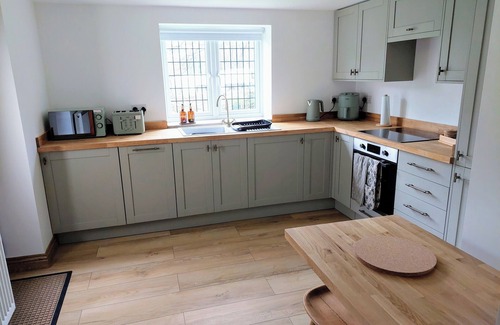 Porthcawl Otro | Beudy Ger Y Mor, Porthcawl A two bedroom annexe attached to a charming farmhouse