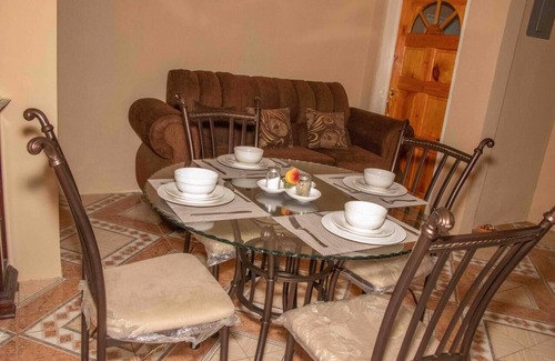 Rhyne Park Village Casa | Bev Rosevilla