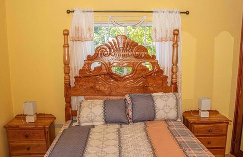 Rhyne Park Village Casa | Bev Rosevilla
