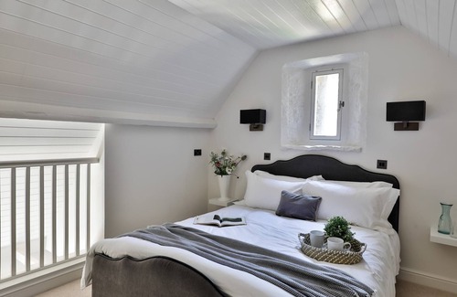 Beverston Otro | Beverston Castle Estate - Cotswolds Sleeps 11