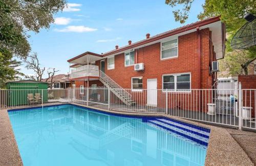 Bexley North Apartamento | Bexley near Train Shopping Airport with Pool 11ppl Ground Floor