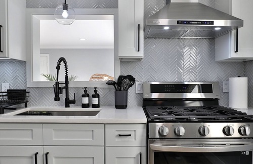 Columbus Casa | Bexley Park Modern Retreat House