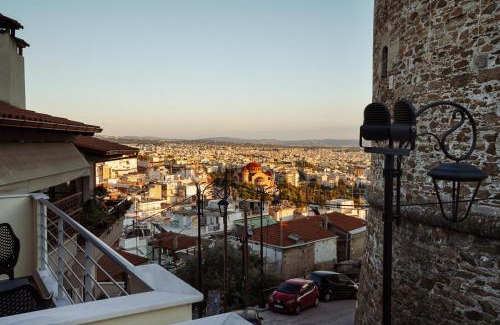 Ano Poli Apartamento | Beyond The Castle