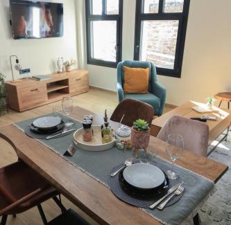 Ano Poli Apartamento | Beyond The Castle