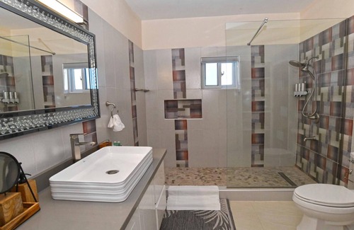 St.Bran's Burg Apartamento | Beyond The Sea Wave - King Ocean View (upper level)
