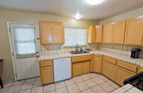 North Country Meadows Casa | BFL Airport Casita, 2 bed 1 bath Great backyard! Wifi & A/C!