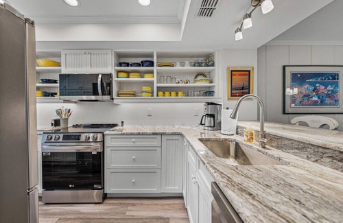 Gasparilla Island Condominio | BG North 54, a charming 2-bedroom condo in Boca Grande with stunning Gulf views.