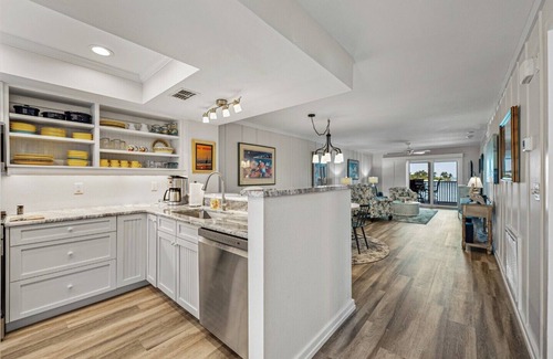 Gasparilla Island Condominio | BG North 54, a charming 2-bedroom condo in Boca Grande with stunning Gulf views.