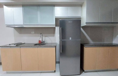 Guadalupe Nuevo Condominio | BGC Chic Convert-able 1-bedroom condo in Prime location