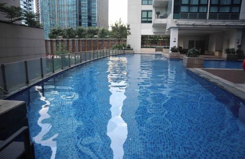 Guadalupe Nuevo Condominio | BGC Chic Convert-able 1-bedroom condo in Prime location