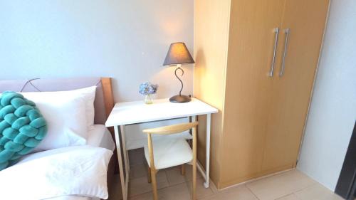 Luzon Apartamento | BGC Hotel Vibe with City View at Uptown Parksuites near St Luke's, Grand Hyatt Hotel, Uptown Mall, and Mitsukoshi Mall