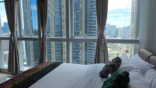 Luzon Apartamento | BGC Hotel Vibe with City View at Uptown Parksuites near St Luke's, Grand Hyatt Hotel, Uptown Mall, and Mitsukoshi Mall
