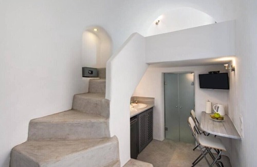 Kamari Apartamento | BH724 - C - Suite Santorini