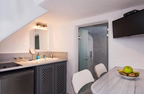 Kamari Apartamento | BH724 - C - Suite Santorini