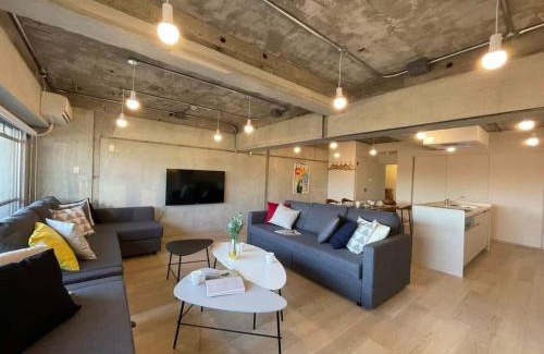 Hiroshima City Centre Apartamento | bHOTEL Dai3Himawari - 30 sec to PeacePark! HUGE comfort house Up to 10p