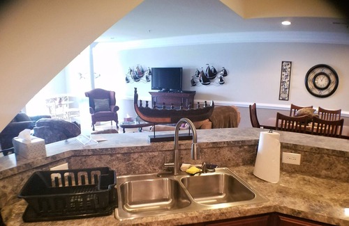 Huddleston Complejo | Bi-Level Penthouse 3bedroom Top Floor Mariners Landing w/Amenities