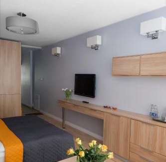 Sandomierz Apartamento | Biały Domek studio pomarańczowe