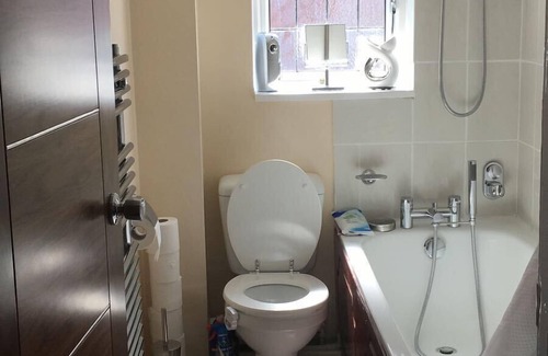 George Green Casa | Bianca's House Hotel Heathrow Airport