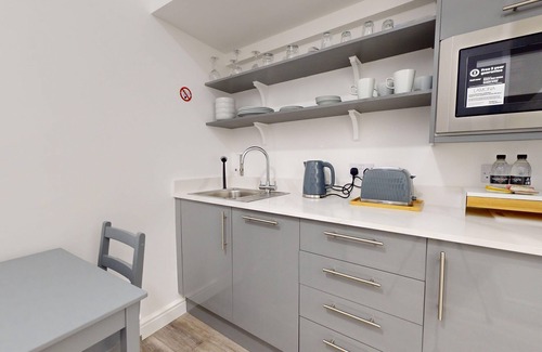 Bicester Apartamento | Bicester Court Lodge The Bure Room | Bicester Holiday Let | 1 Bed & Sleeps 2