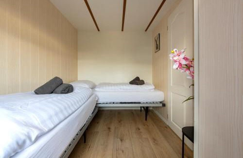 Oisterwijk Chalet De Esquí | Bicycle Storage - Close to Efteling & Safaripark Beekse Bergen & Parking!