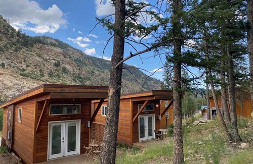 Idaho Springs Cabina | Bierstadt Cabin at Base Camp Lodging Company