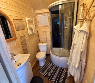 Ustrzyki Dolne Apartamento | Bieszczadzkie Wzgórze Saunowe- Jacuzzi i Sauna w cenie pobytu