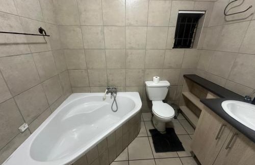 Bloemfontein Apartamento | Bietjie moeg selfsorg