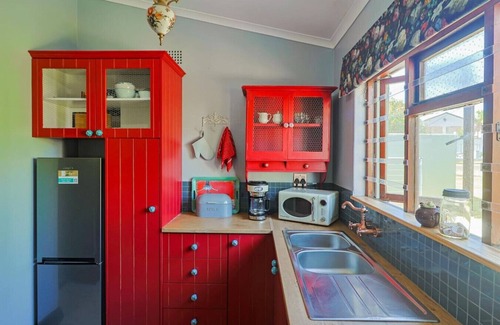 Kleinmond Cabaña | Bietjie Sjiek |Charming Coastal Escape | Kleinmond