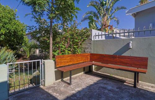 Kleinmond Casa | Bietjie Sjiek - cozy stay, big breakaway