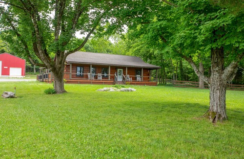 Mount Juliet Cabina | Big and Cozy Cabin Near Nashville, on 4 acres with King Bed & Pool