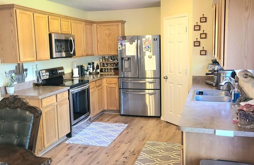 Fort Worth Casa | Big and Cozy Retreat Near Stockyards, 15 minutes from everything Fort Worth!