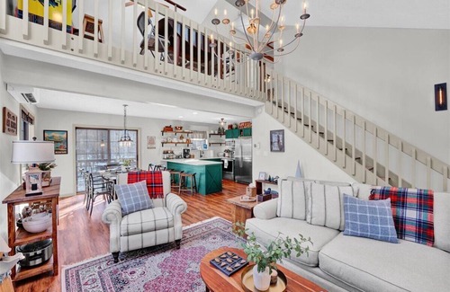 Gouldsboro Casa | Big Bass Lake Wooded Cabin with Hot Tub, Entertainment Loft & Amenities Galore!