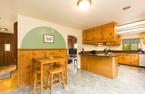 Myrtletown Cabina | 🌤🏡 Big Bay Cabin - Humboldt Bay Views, Cozy, Centrally Located 🌊