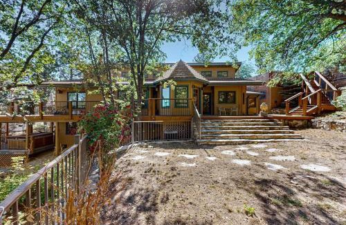 Fawnskin Casa | Big Bear 7th Heaven ~ Lakeview Chalet with Hot Tub, Sauna, Grill, Great Deck Views