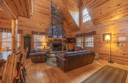 Saugatuck Casa | Big Bear Cabin - Cabin Getaway - Private hot tub - Community Pool!
