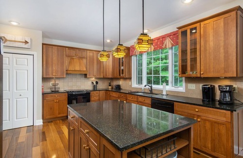 Old Fort Cabina | Big Bear Cabin | Game Room, Hot Tub, Fire Pit & Year-Round Views