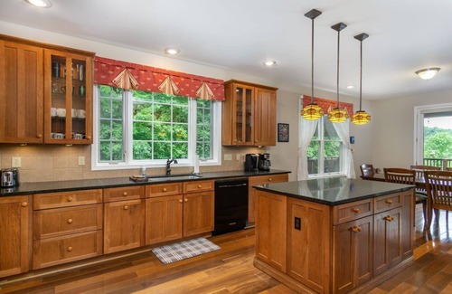Old Fort Cabina | Big Bear Cabin | Game Room, Hot Tub, Fire Pit & Year-Round Views