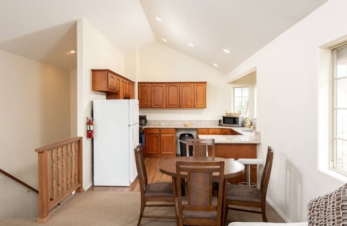 Woodlands Chalet De Esquí | Big Bear Chalet is a roomy house with beautiful mountain views !