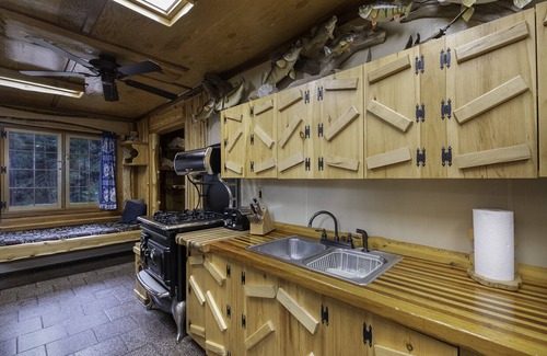 Boulder Junction Cabina | Big Bear Hideaway - Polar Bear Palace log cabin in Boulder Junction
