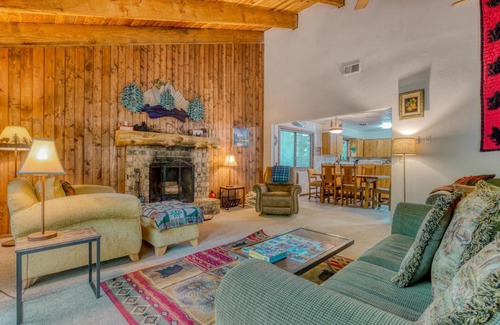 Rhododendron Casa | Big Bear River Retreat