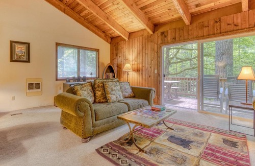 Rhododendron Casa | Big Bear River Retreat