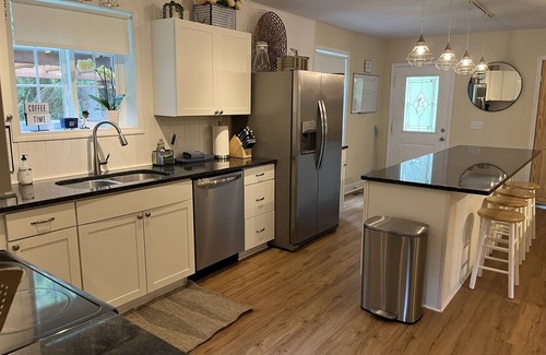 Hartwick Casa | Big Blue - 8 bedroom / 8 baths, Recent renovation, 10 minute to Dreams Park